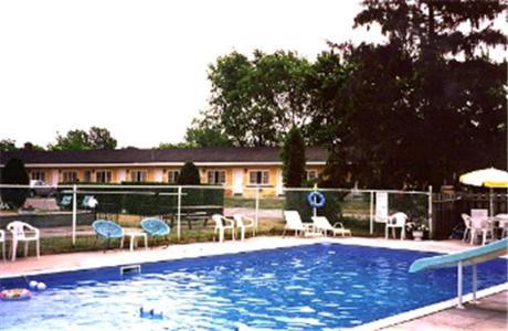 Gateway Motel Гананокве Экстерьер фото