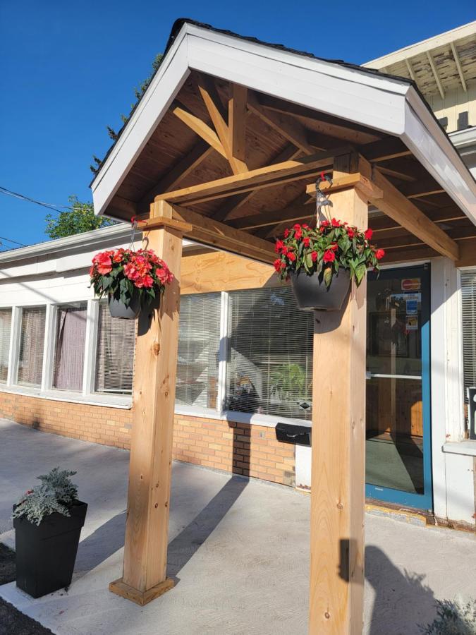 Gateway Motel Гананокве Экстерьер фото
