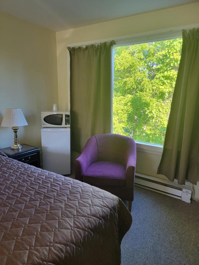 Gateway Motel Гананокве Экстерьер фото
